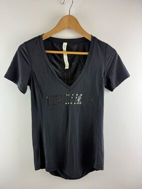 Lululemon Runner Up Black V-Neck Short Sleeve Running Shirt Size 4⁠